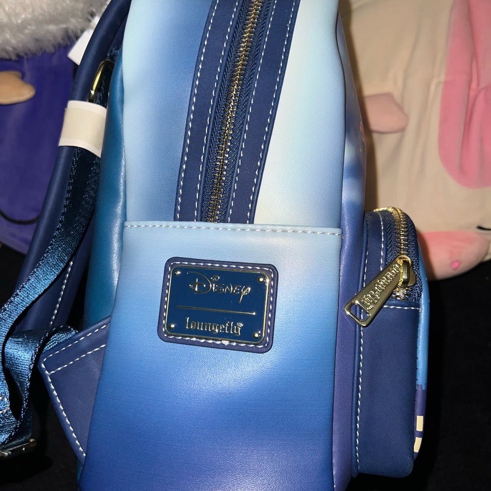 Peter Pan loungefly Backpack - Picture 2 of 3
